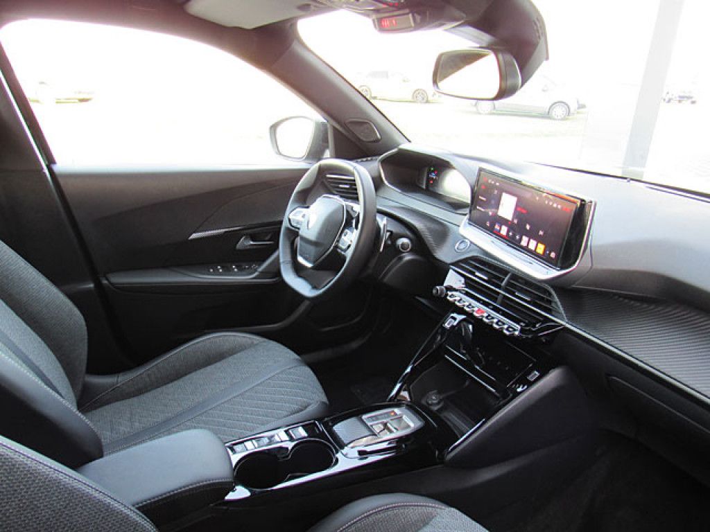 Peugeot 2008 Allure Puretech AT8 LED-Licht NAVI R-Kamera
