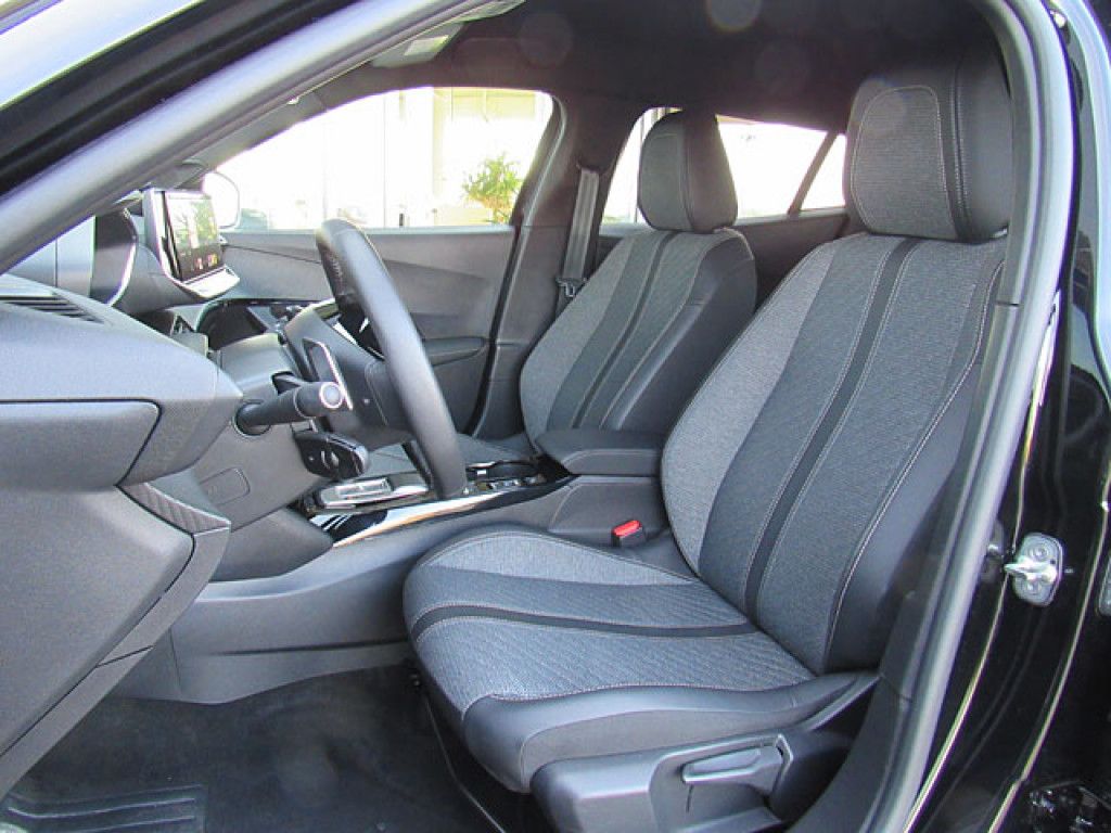 Peugeot 2008 Allure Puretech AT8 LED-Licht NAVI R-Kamera