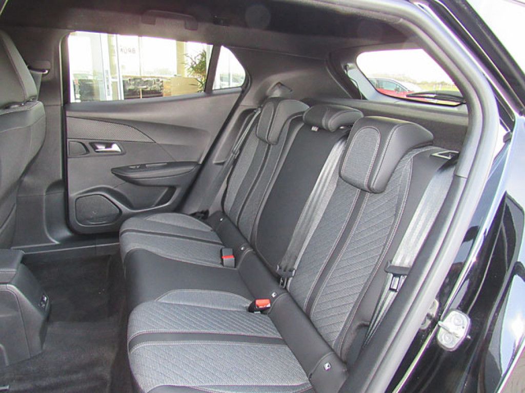 Peugeot 2008 Allure Puretech AT8 LED-Licht NAVI R-Kamera