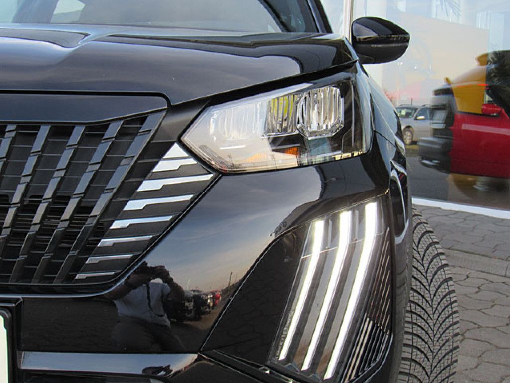 Peugeot 2008 Allure Puretech AT8 LED-Licht NAVI R-Kamera