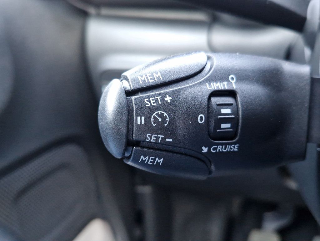 Citroën C3 PureTech 83 C-Series LED CarPlay Klimaauto. A