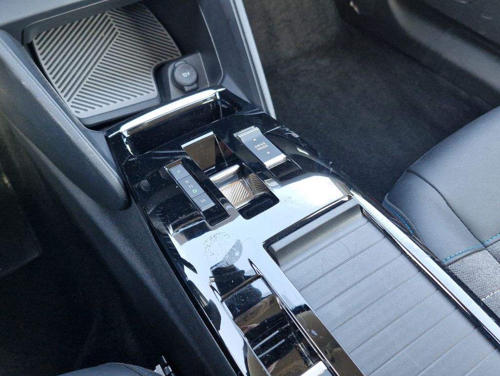 Citroën C4 PureTech 130 Plus AT LED Navi Kamera SHZ PDC