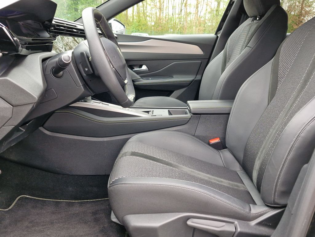 Peugeot 308 SW PureTech 130 GT AT LED Navi Kamera PDC To