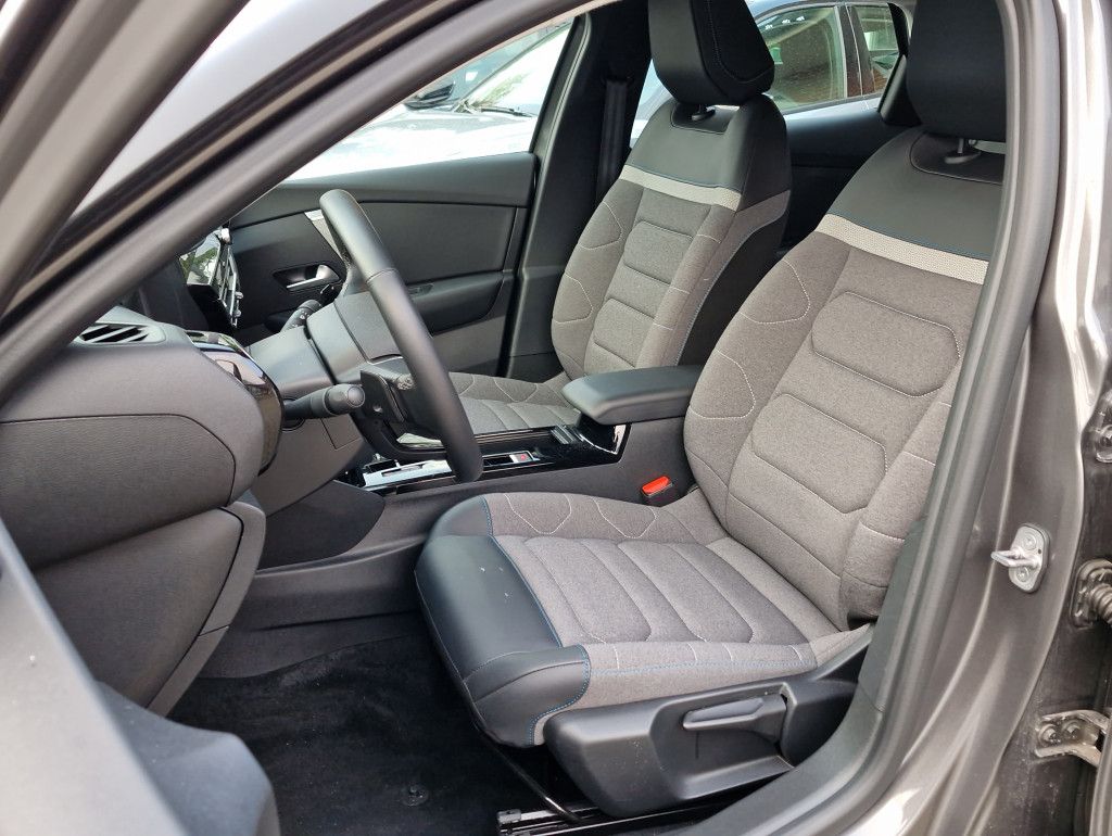 Citroën C4 PureTech 130 Plus AT LED Navi Kamera SHZ PDC