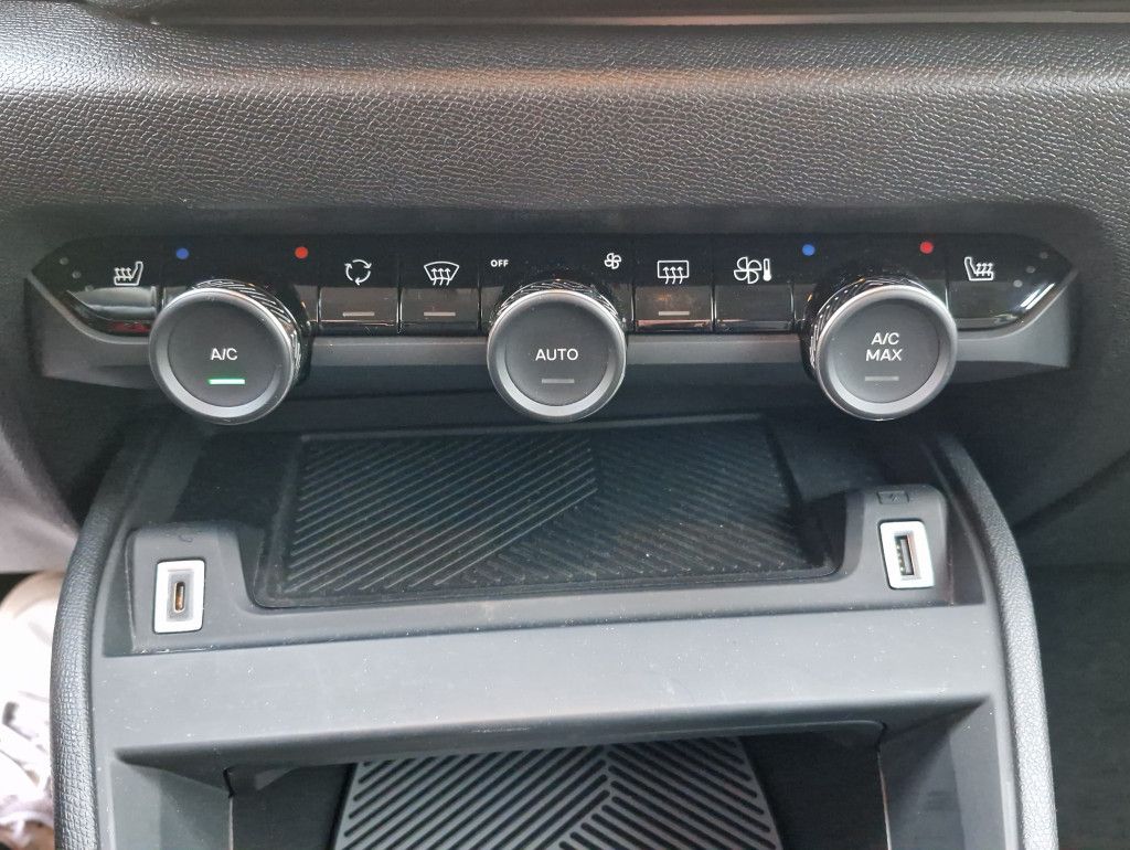 Citroën C4 PureTech 130 Plus AT LED Navi Kamera SHZ PDC