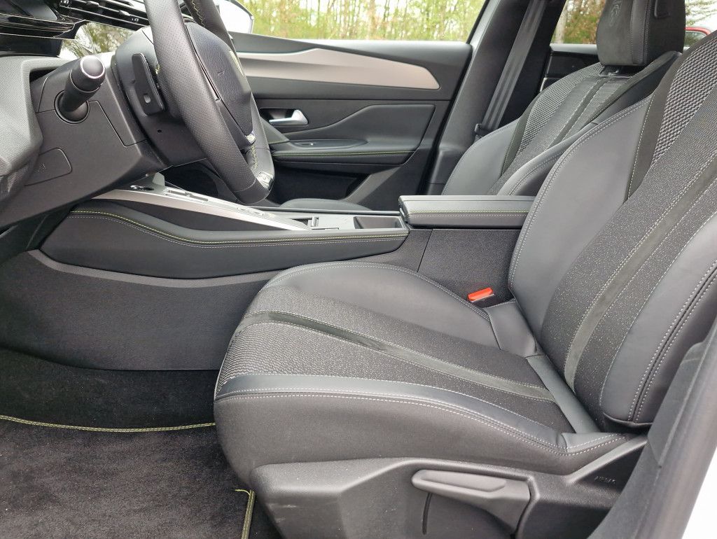 Peugeot 308 SW BlueHDI 130 GT AT LED Navi Kamera PDC Key