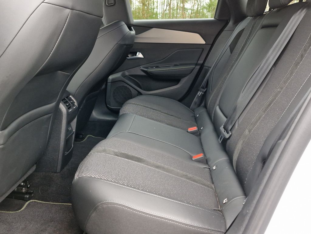 Peugeot 308 SW BlueHDI 130 GT AT LED Navi Kamera PDC Key