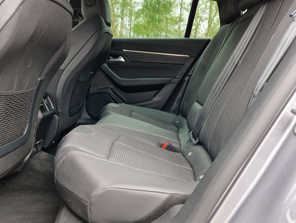 Peugeot 508 SW PureTech 130Allure AT LED Navi Kamera360