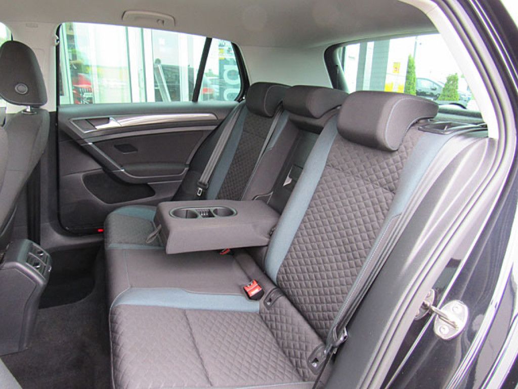 Volkswagen Golf 1.0 IQ.DRIVE S/S Climatronic SHZ ParkAssist