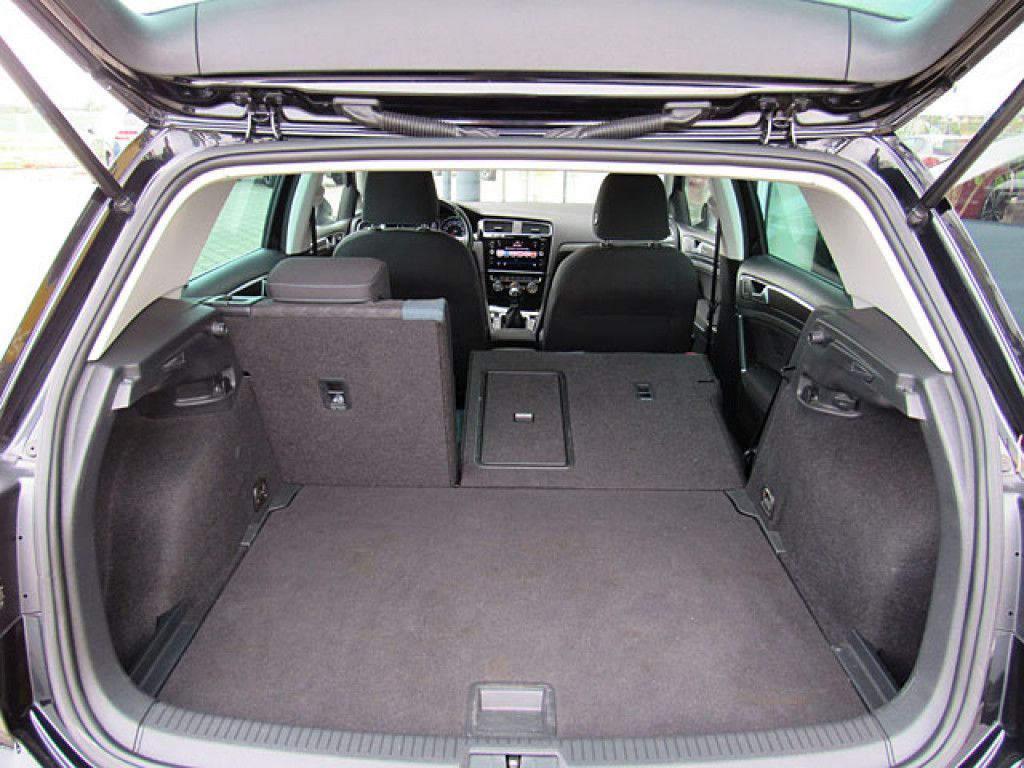 Volkswagen Golf 1.0 IQ.DRIVE S/S Climatronic SHZ ParkAssist