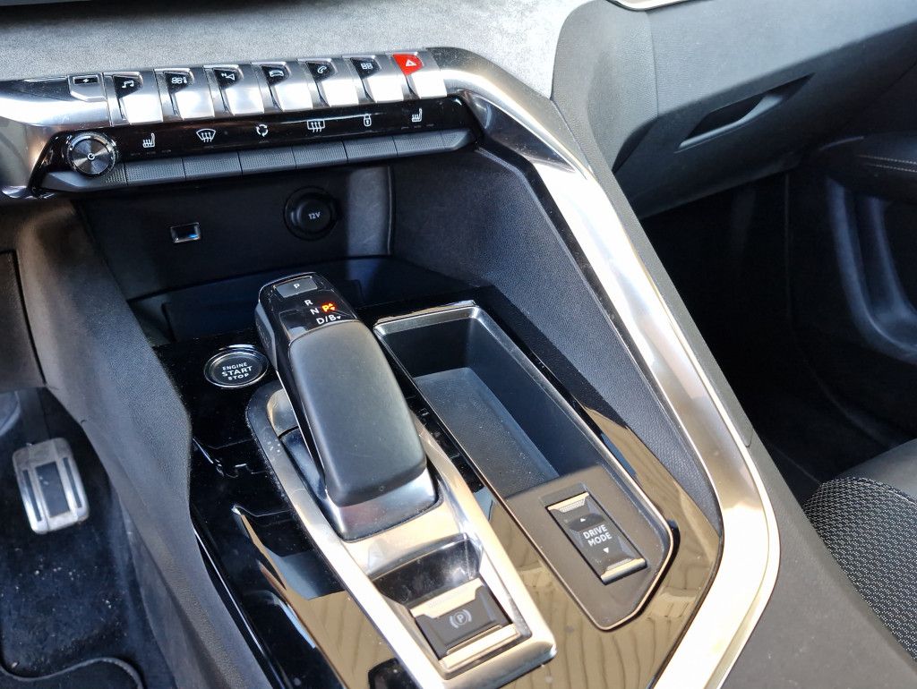 Peugeot 3008 PHEV 225 e-AT GT LED Pano Navi Kamera SHZ A