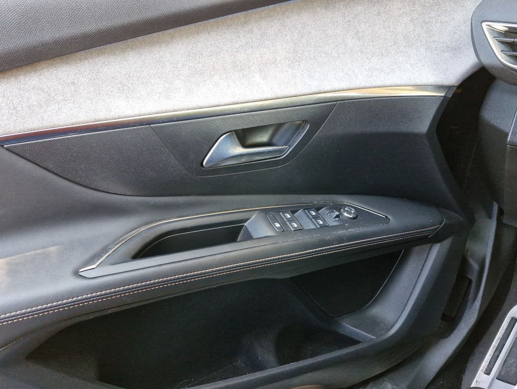 Peugeot 3008 PHEV 225 e-AT GT LED Pano Navi Kamera SHZ A