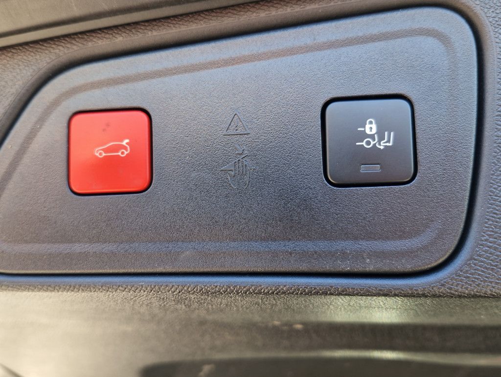 Peugeot 3008 PHEV 225 e-AT GT LED Pano Navi Kamera SHZ A