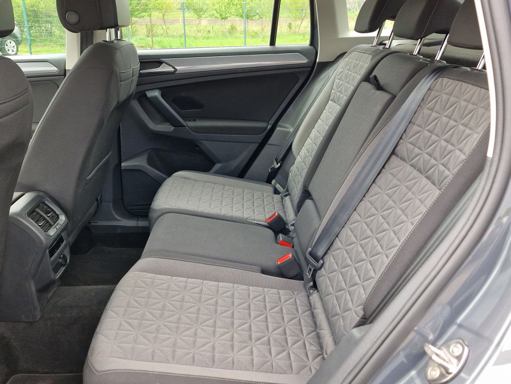 Volkswagen Tiguan 1.5 TSI Life Navi LED ACC SHZ PDC Alu 17