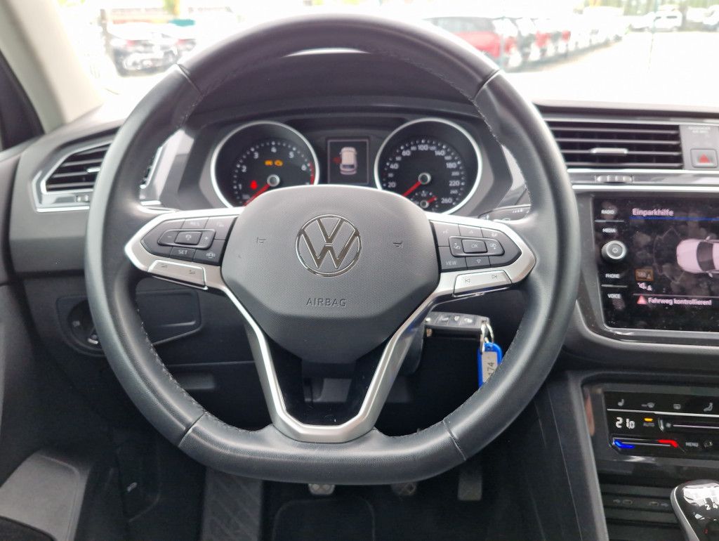 Volkswagen Tiguan 1.5 TSI Life Navi LED ACC SHZ PDC Alu 17