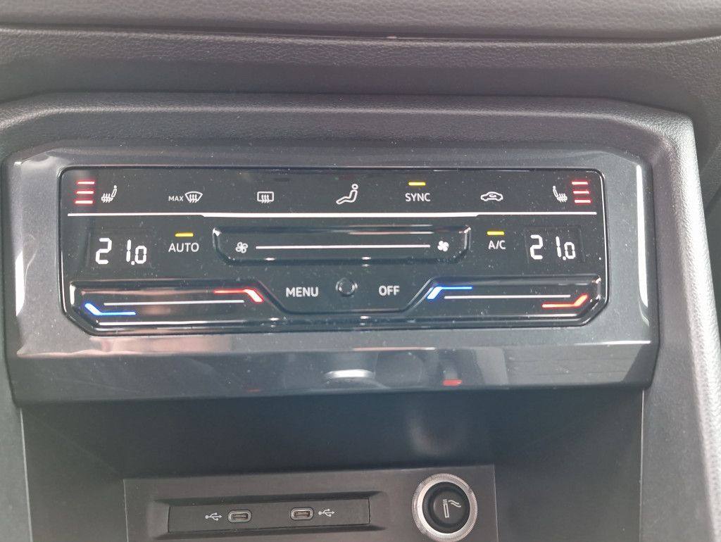 Volkswagen Tiguan 1.5 TSI Life Navi LED ACC SHZ PDC Alu 17