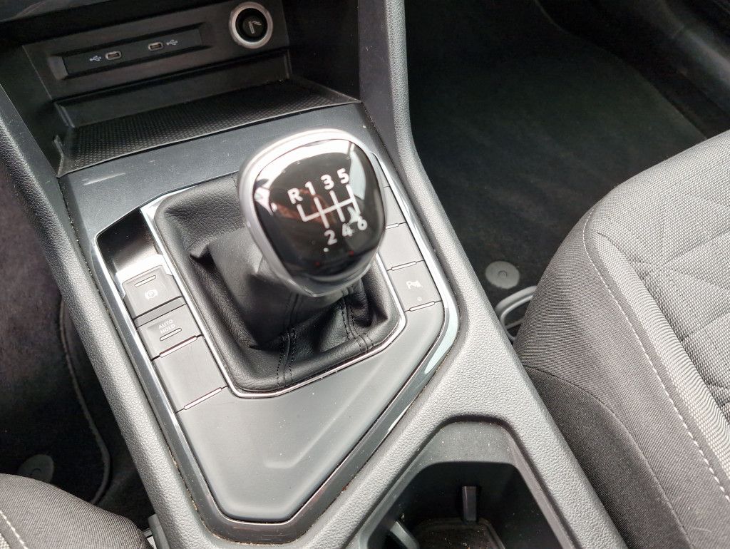 Volkswagen Tiguan 1.5 TSI Life Navi LED ACC SHZ PDC Alu 17