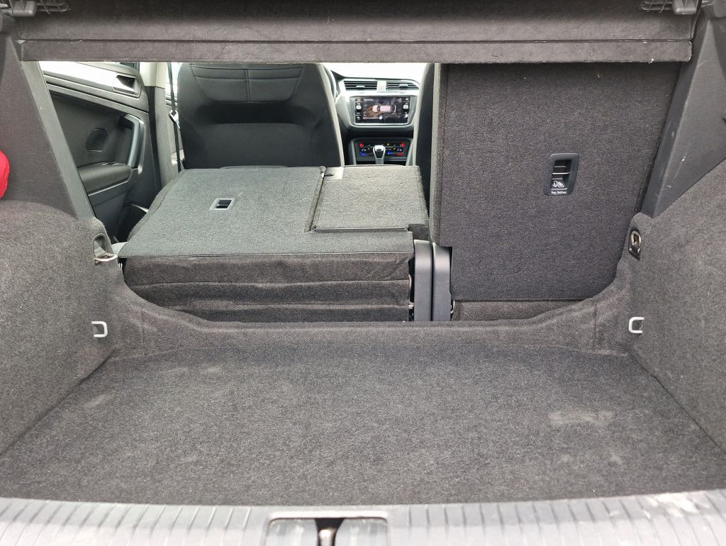 Volkswagen Tiguan 1.5 TSI Life Navi LED ACC SHZ PDC Alu 17