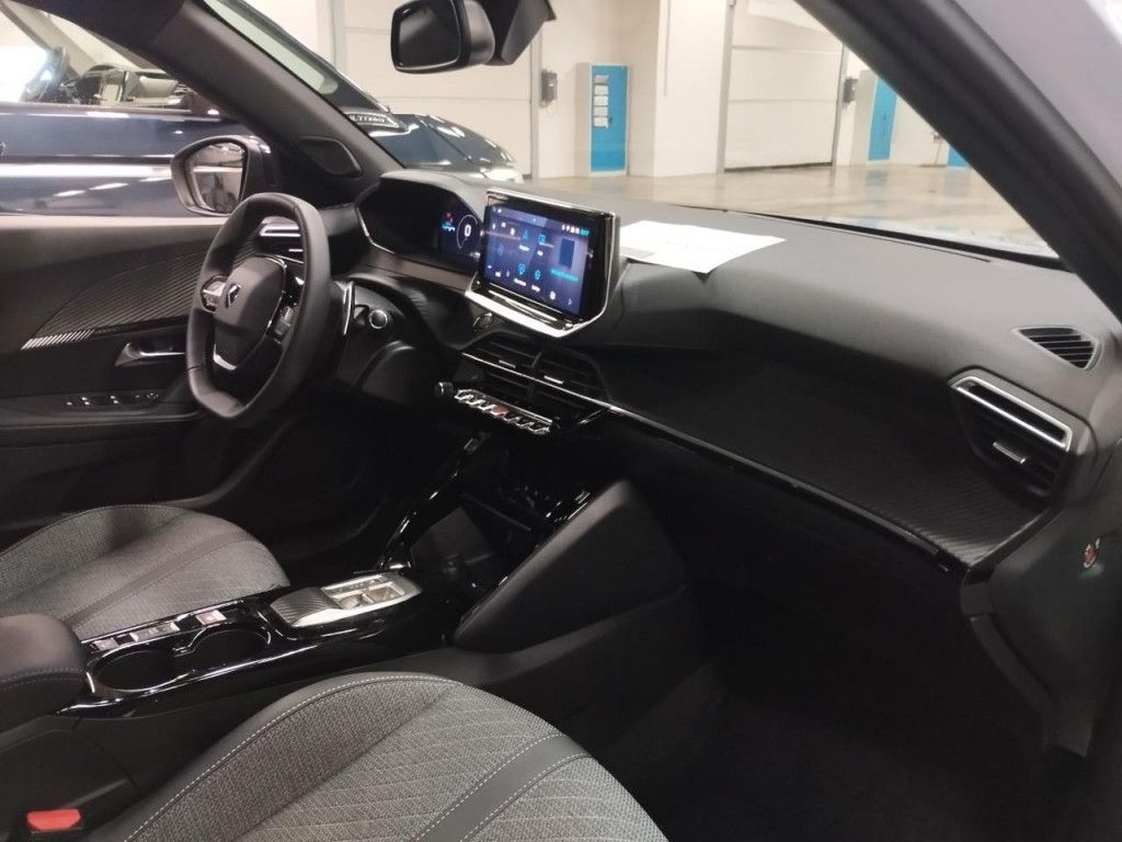Peugeot 2008 PureTech 130 Allure AT LED Navi Kamera 360