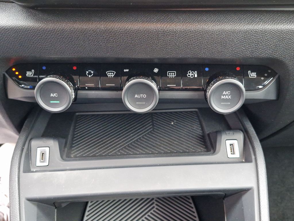 Citroën C4 PureTech 130 Plus AT LED Navi kamera SHZ PDC
