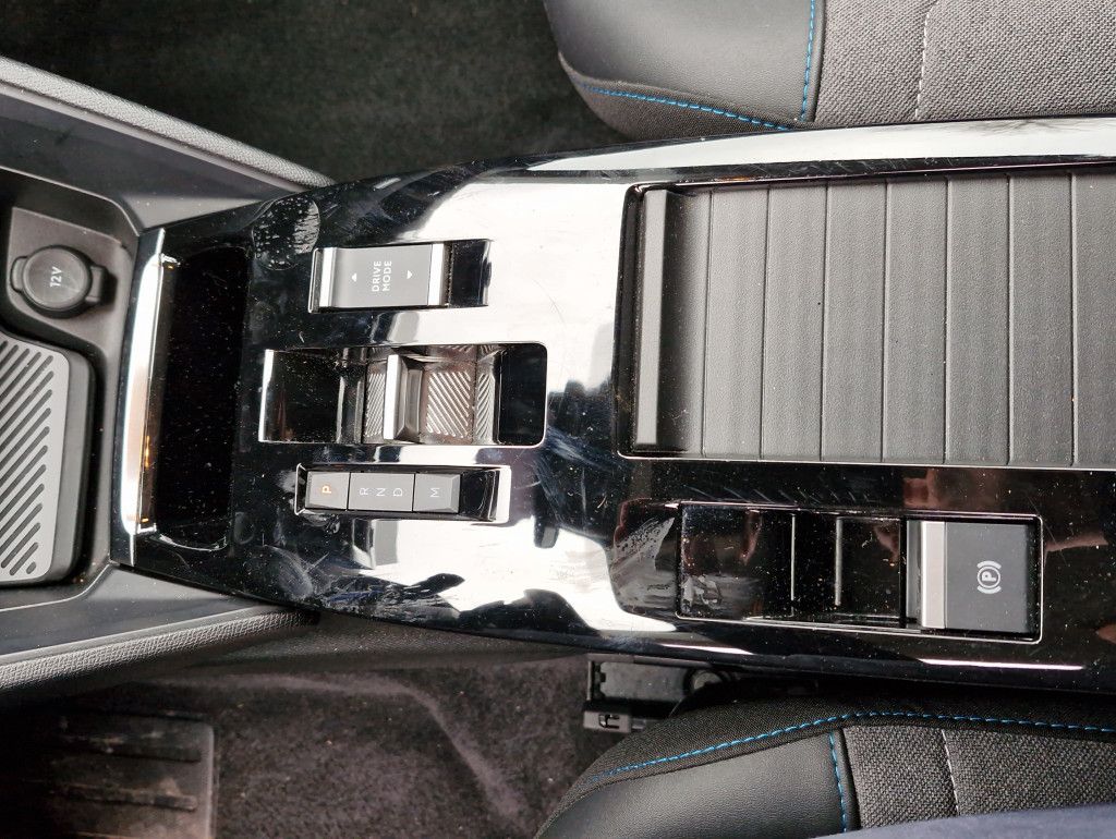 Citroën C4 PureTech 130 Plus AT LED Navi kamera SHZ PDC