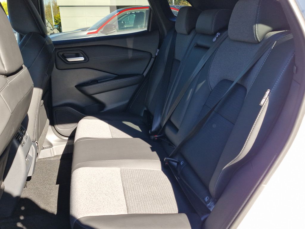 Nissan Qashqai 1.3 DIG-T MHEV N-Connecta AT Navi Pano L