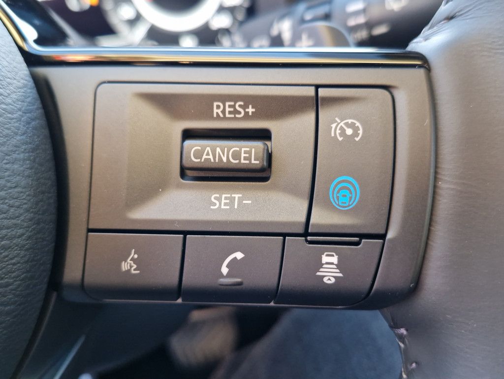 Nissan Qashqai 1.3 DIG-T MHEV N-Connecta AT Navi Pano L