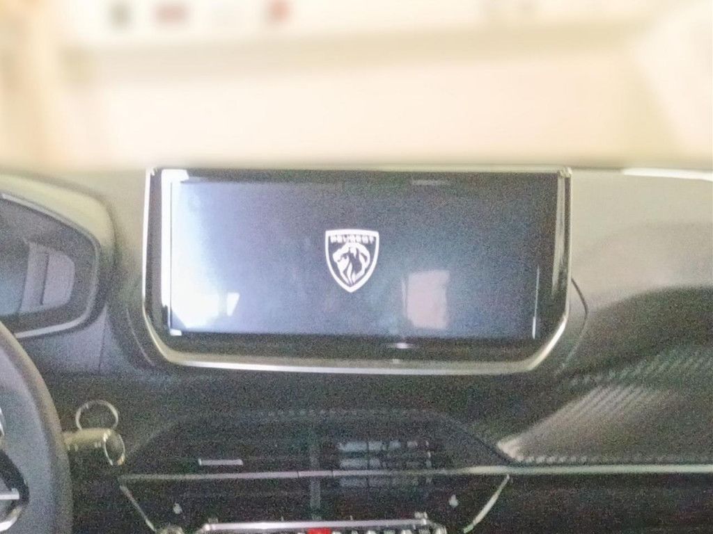 Peugeot 2008 PureTech 130 Allure AT LED Navi Kamera 360