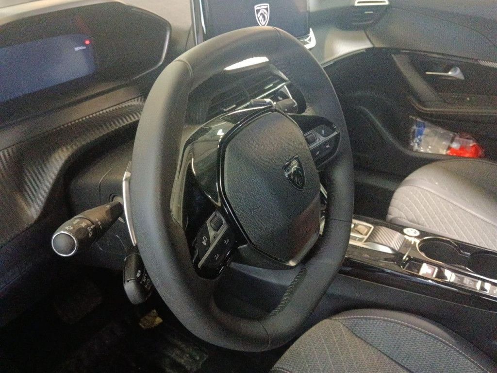 Peugeot 2008 PureTech 130 Allure AT LED Navi Kamera 360