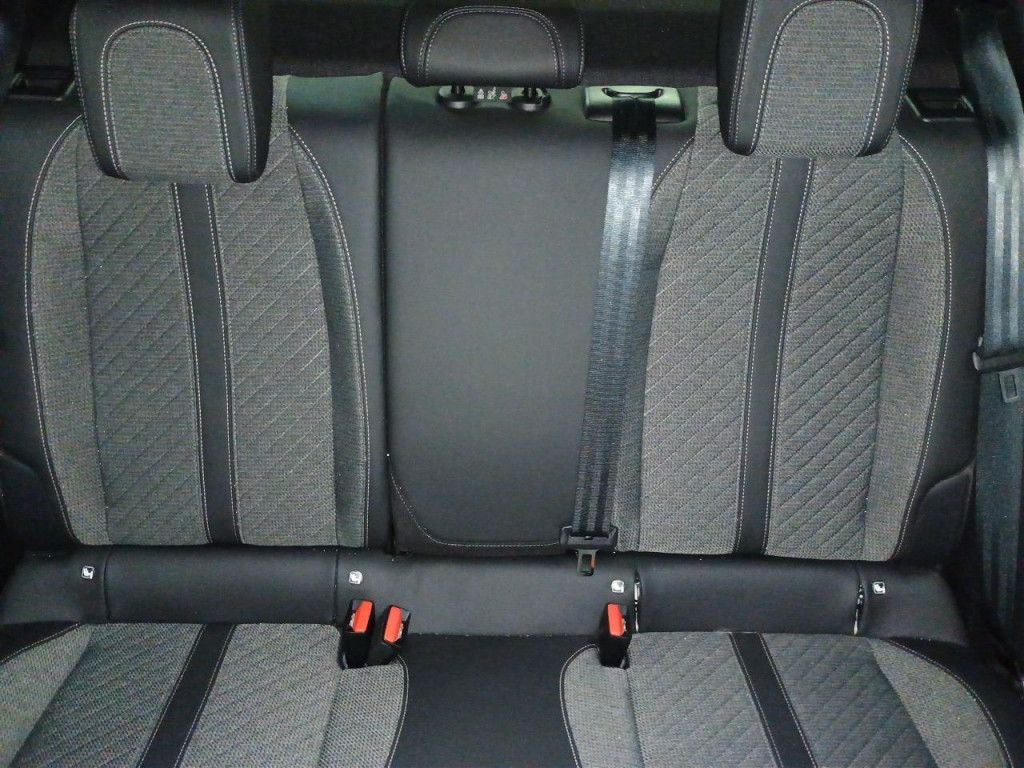 Peugeot 2008 PureTech 130 Allure AT LED Navi Kamera 360
