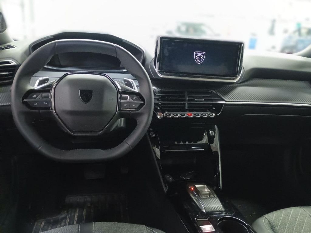 Peugeot 2008 PureTech 130 Allure AT LED Navi Kamera 360