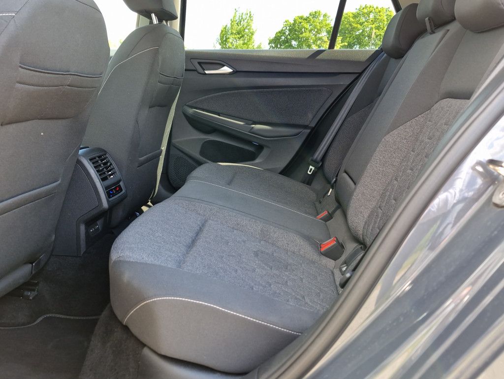 Volkswagen Golf 2.0 TDI DSG Move Pano AHK Kamera HUD Navi L