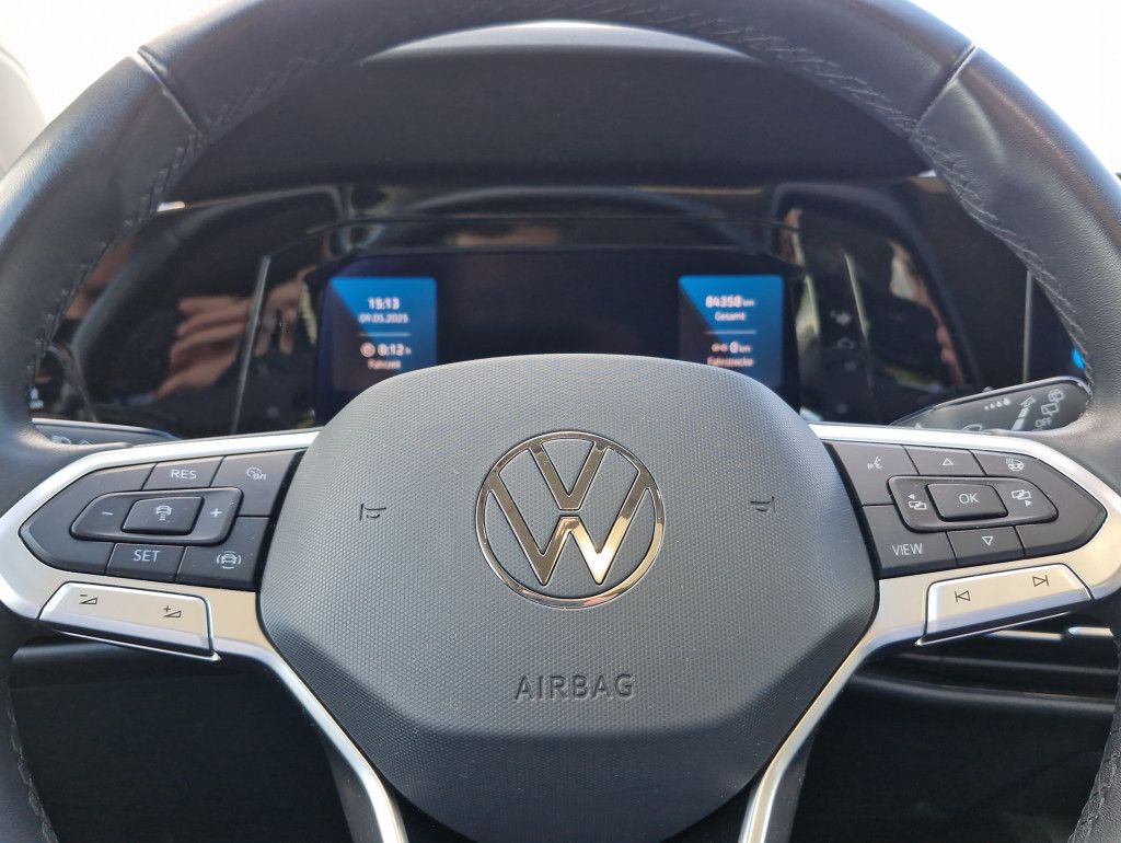 Volkswagen Golf 2.0 TDI DSG Move Pano AHK Kamera HUD Navi L