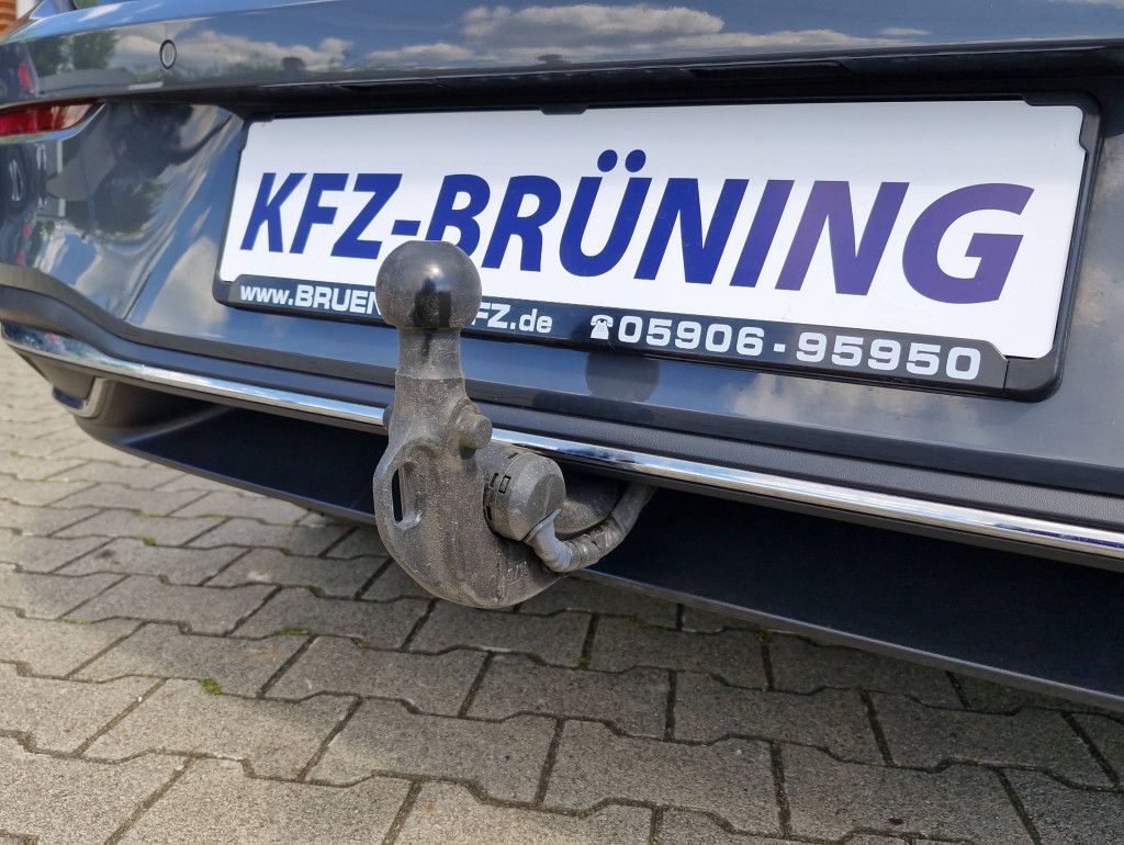 Volkswagen Golf 2.0 TDI DSG Move Pano AHK Kamera HUD Navi L