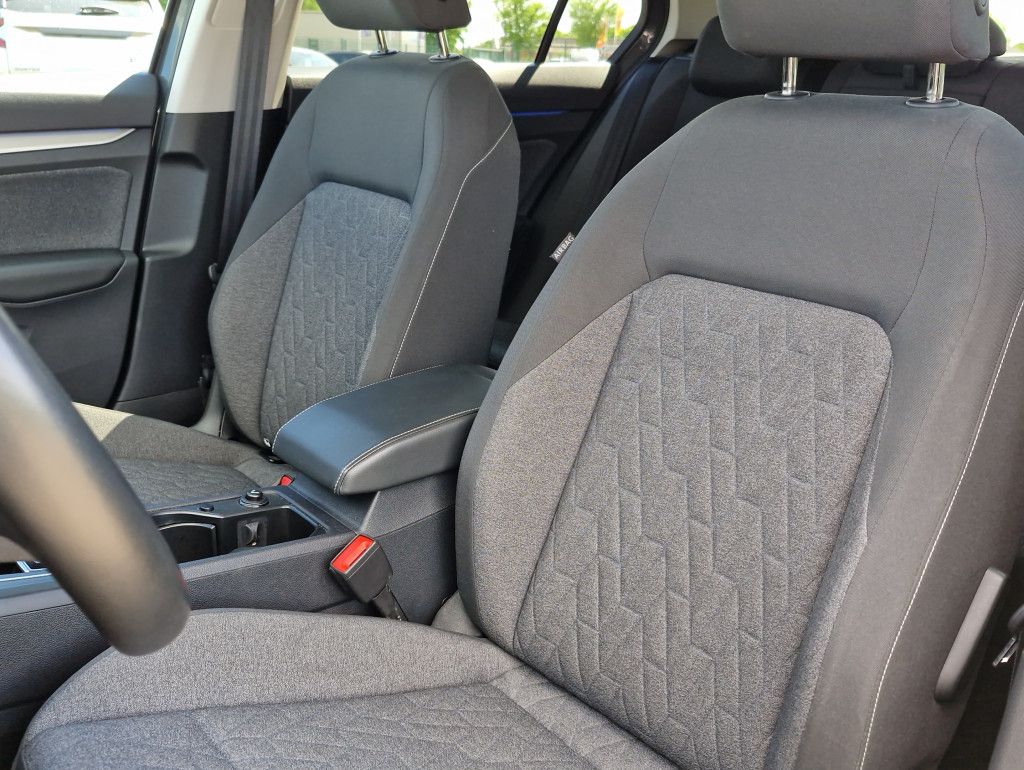 Volkswagen Golf 2.0 TDI DSG Move Pano AHK Kamera HUD Navi L
