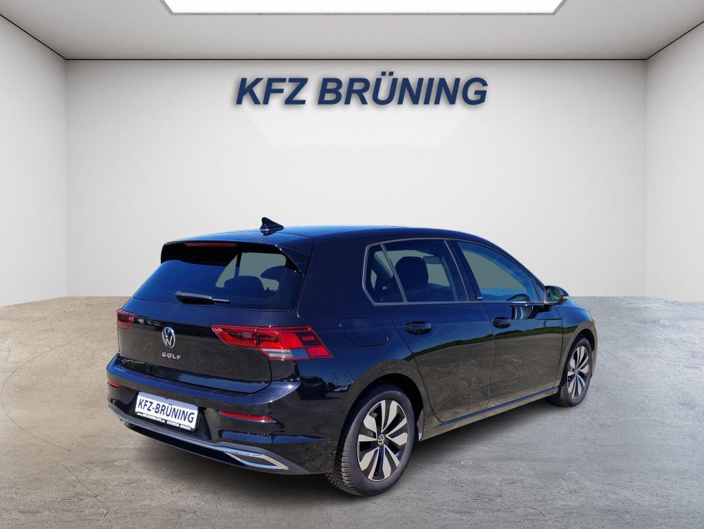 Volkswagen Golf 2.0 TDI DSG Move Pano AHK Kamera HUD Navi L