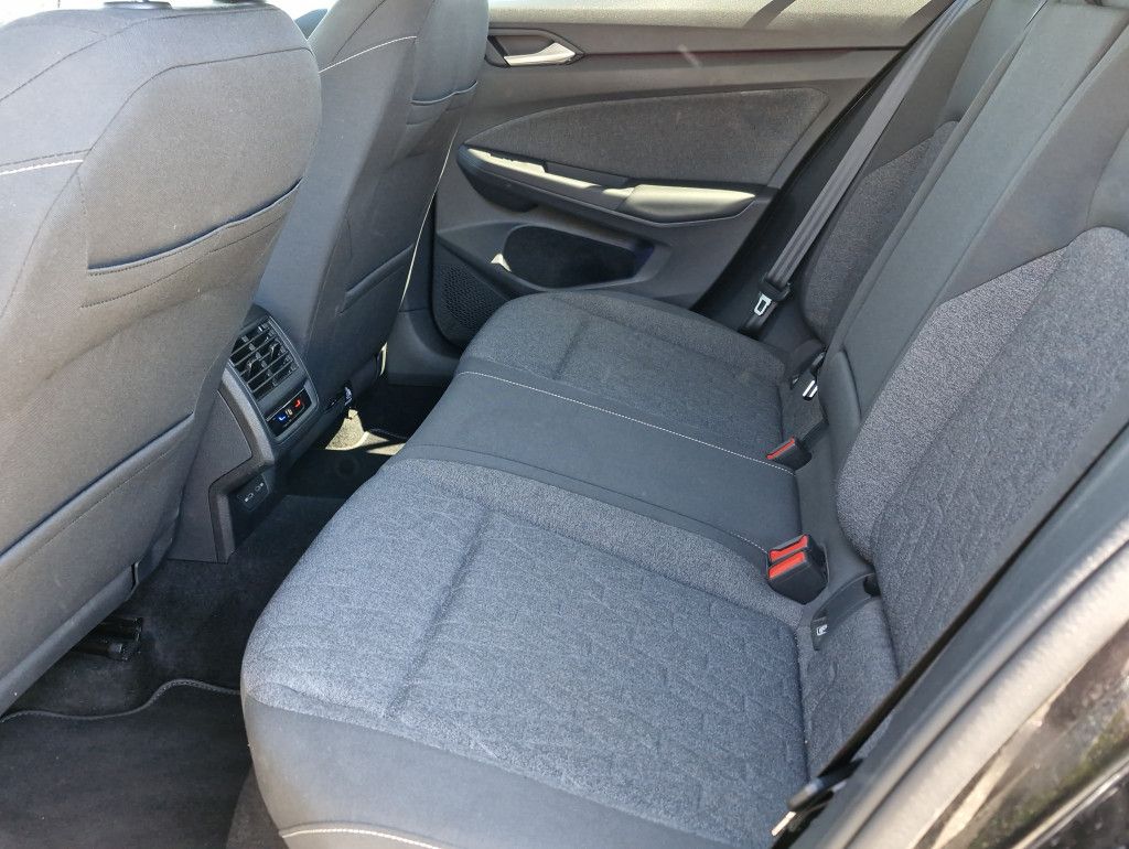 Volkswagen Golf 2.0 TDI DSG Move Pano AHK Kamera HUD Navi L