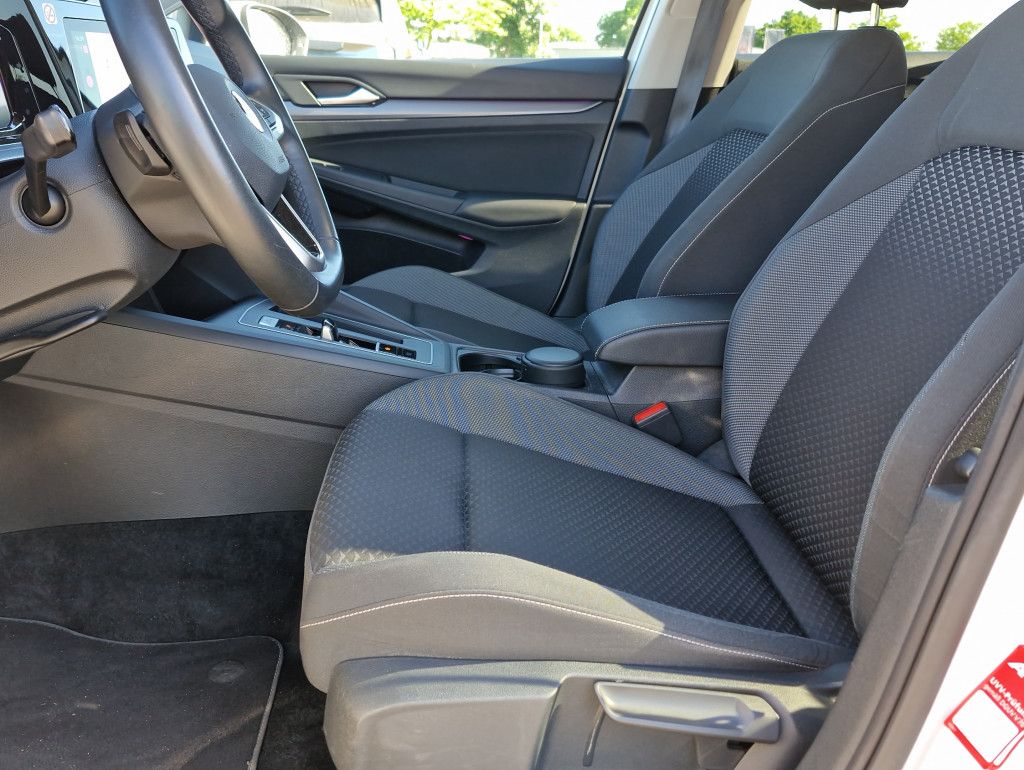 Volkswagen Golf 2.0 TDI DSG Active Pano IQ.Light AHK HUD SH