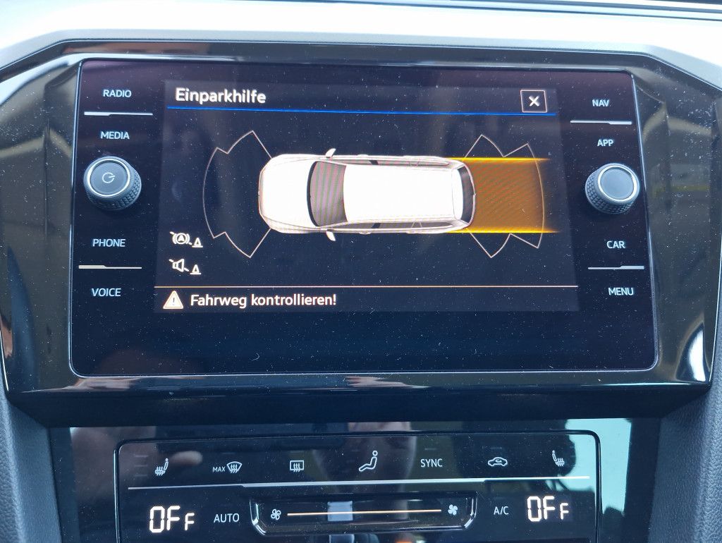 Volkswagen Passat Variant 1.5 TSI DSG Business Navi LED AHK