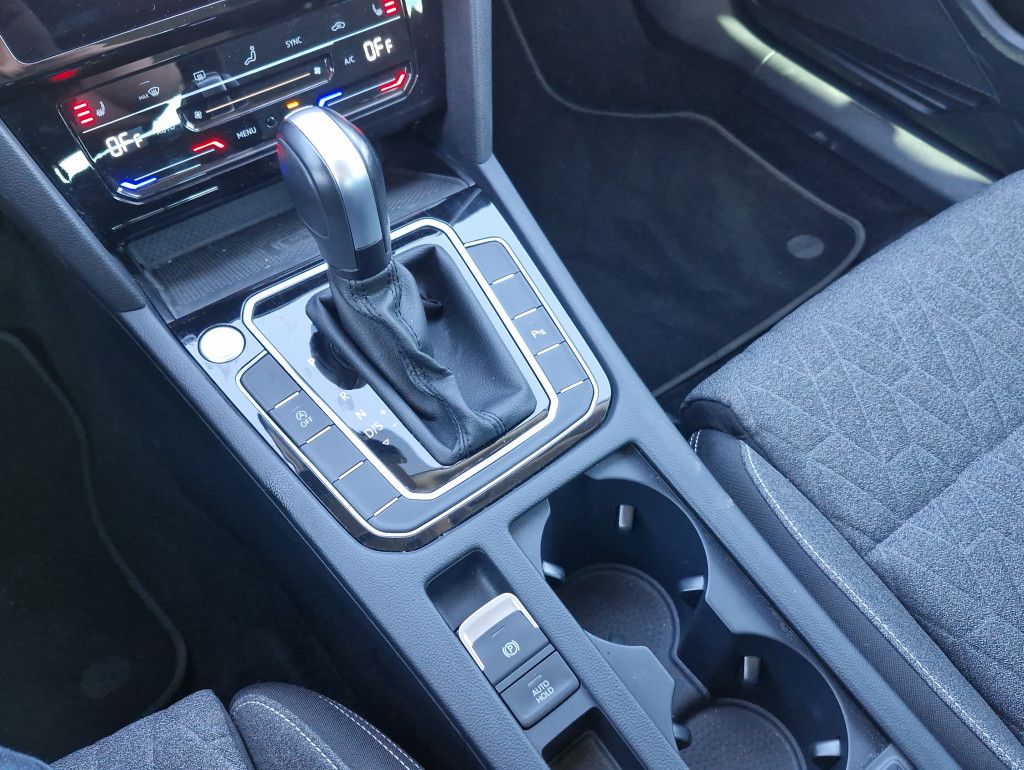 Volkswagen Passat Variant 1.5 TSI DSG Business Navi LED AHK