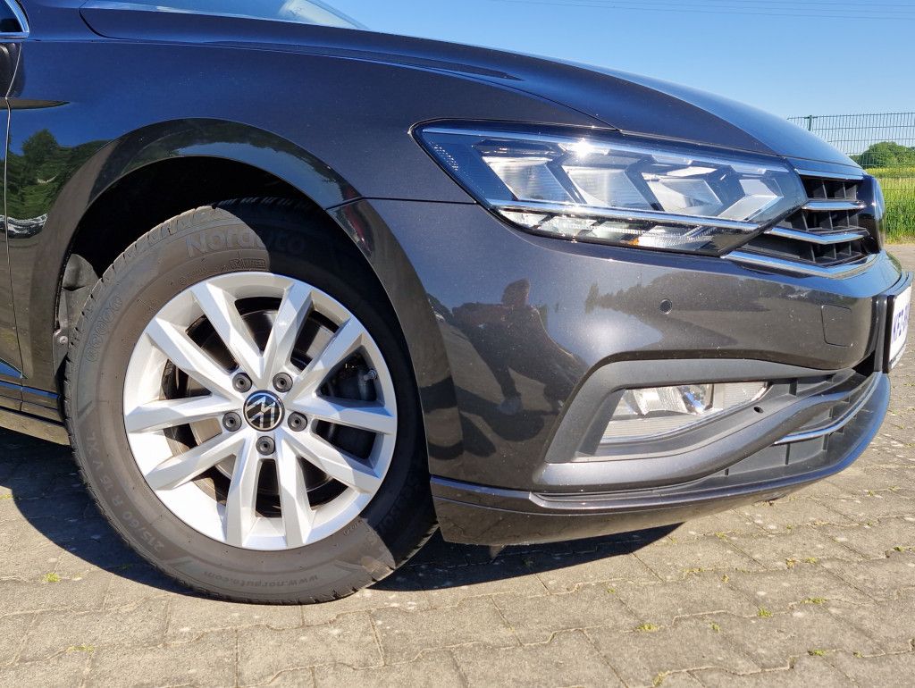 Volkswagen Passat Variant 1.5 TSI DSG Business Navi LED AHK