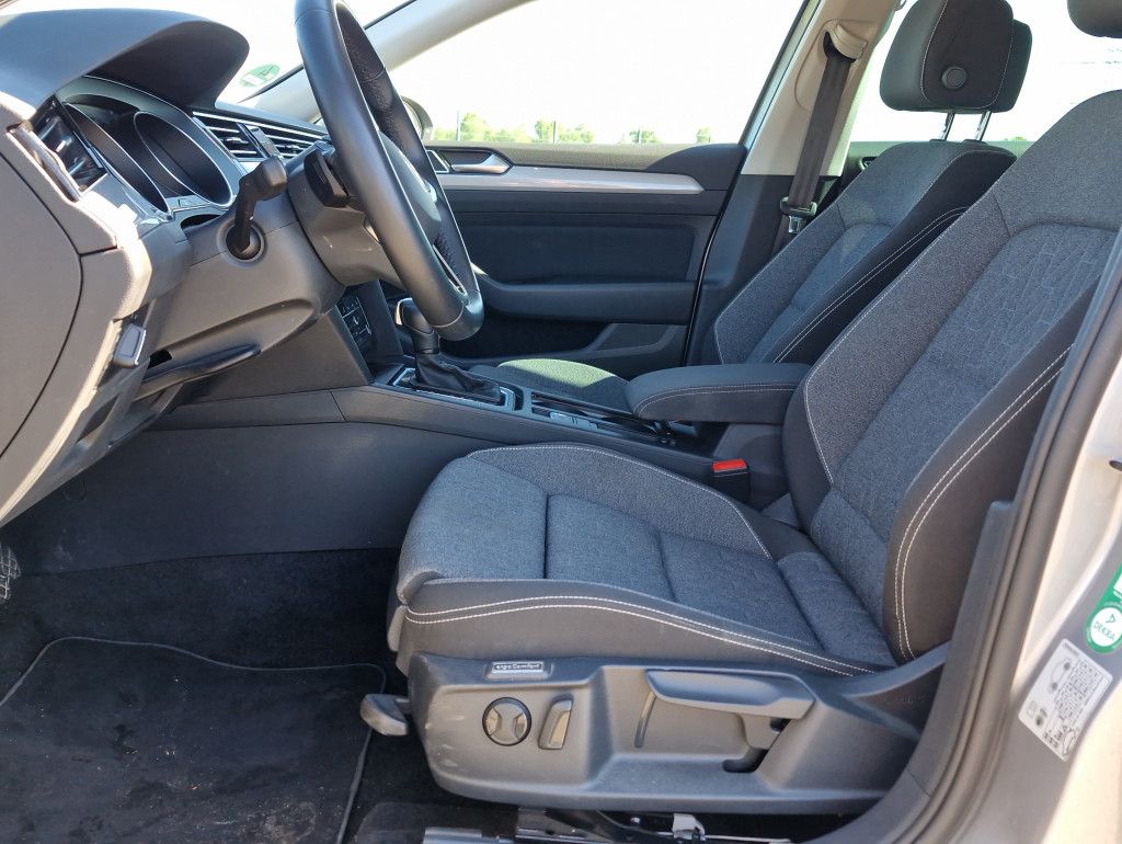 Volkswagen Passat Variant 1.5 TSI DSG Business Navi LED AHK