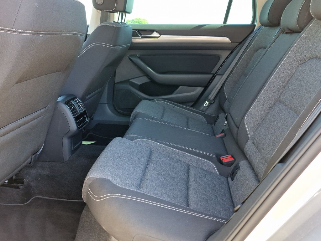 Volkswagen Passat Variant 1.5 TSI DSG Business Navi LED AHK