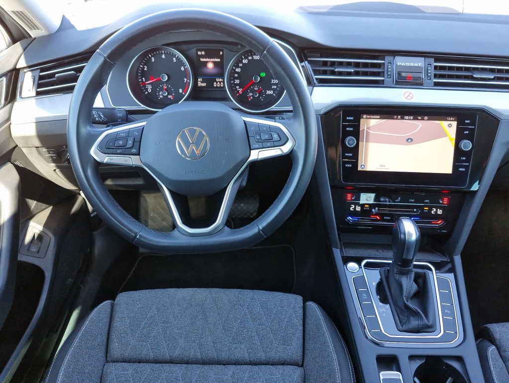 Volkswagen Passat Variant 1.5 TSI DSG Business Navi LED AHK