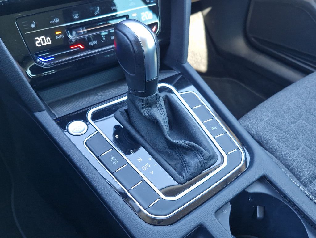 Volkswagen Passat Variant 1.5 TSI DSG Business Navi LED AHK
