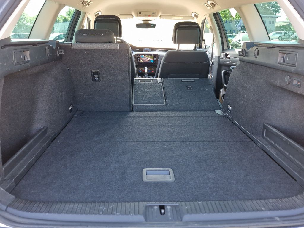 Volkswagen Passat Variant 1.5 TSI DSG Business Navi LED AHK