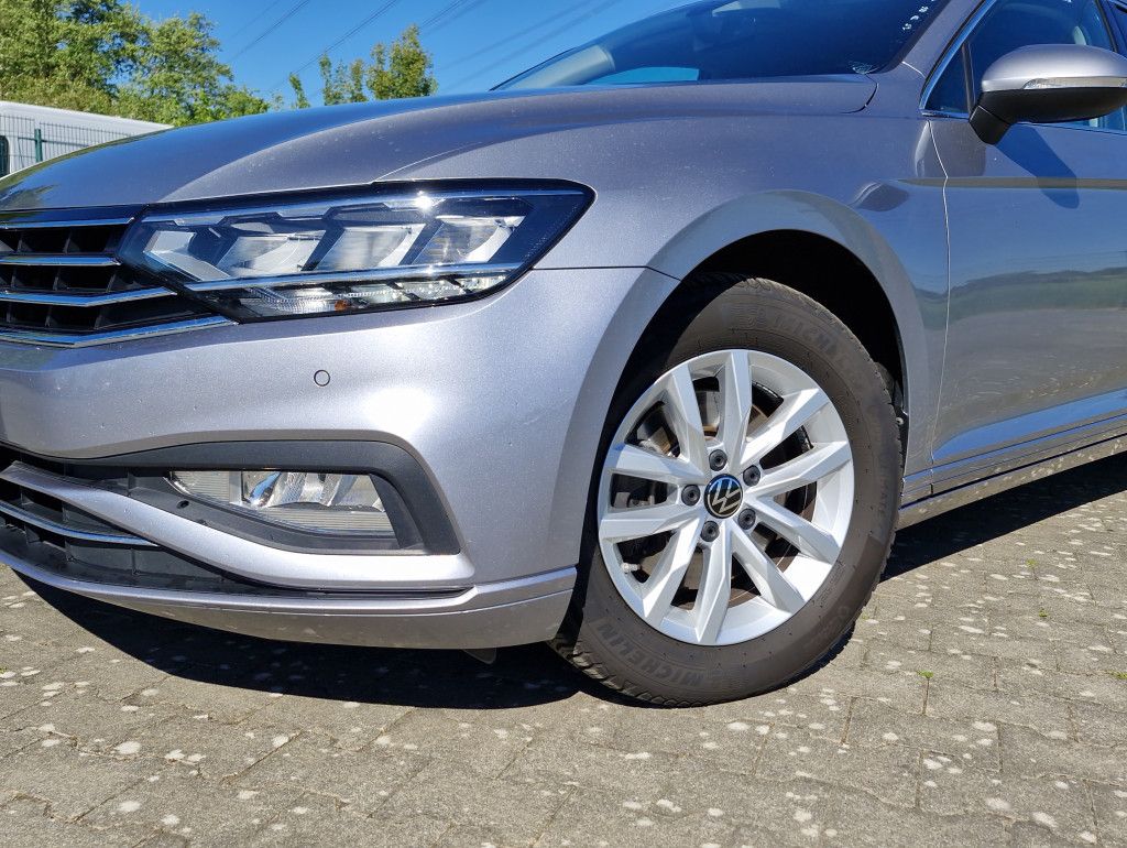 Volkswagen Passat Variant 1.5 TSI DSG Business Navi LED AHK