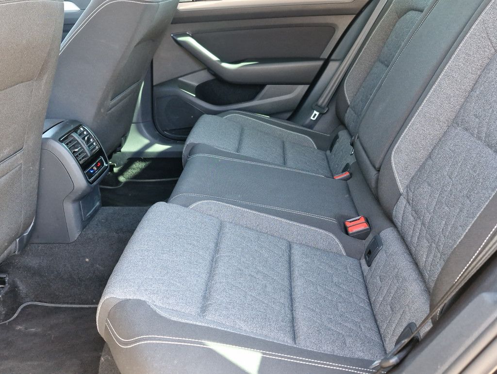 Volkswagen Passat Variant 1.5 TSI DSG Business Navi LED AHK