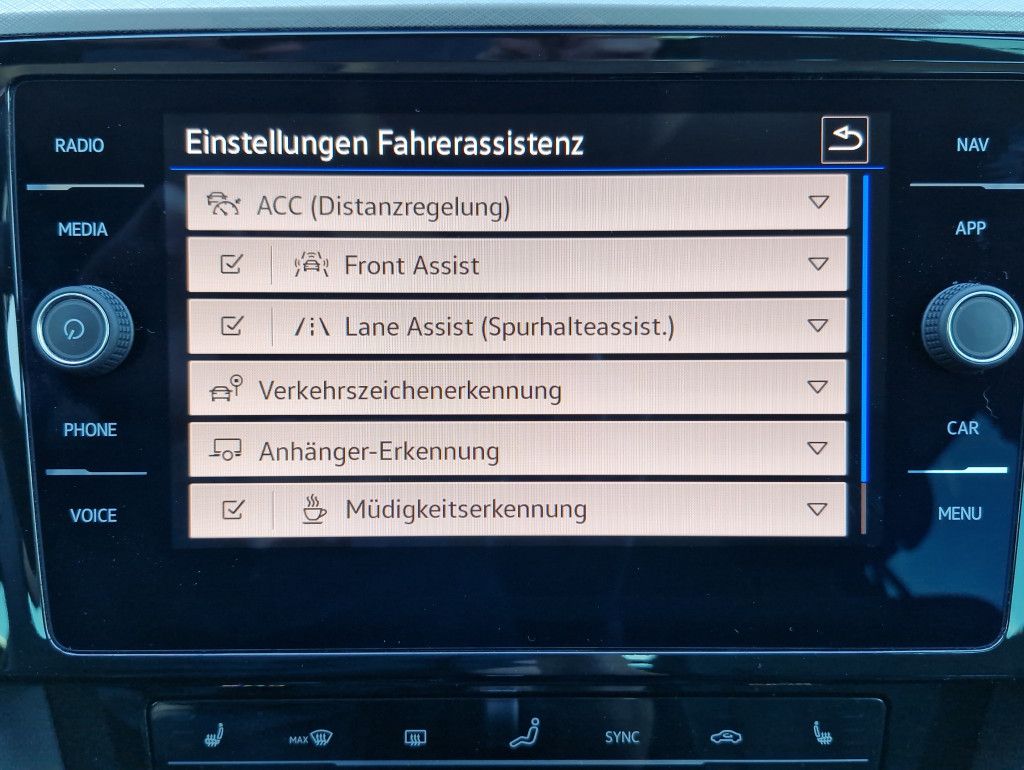 Volkswagen Passat Variant 1.5 TSI DSG Business Navi LED AHK