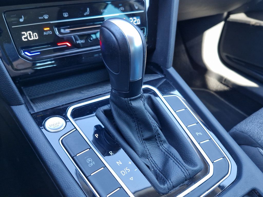 Volkswagen Passat Variant 1.5 TSI DSG Business Navi LED AHK